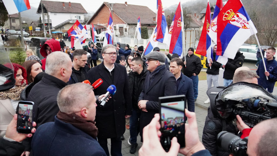 Vučić obišao fabriku i luku u Prahovu kod Negotina: U Klokočevcu posetio crkvu Svetog cara Konstantina i carice Jelene