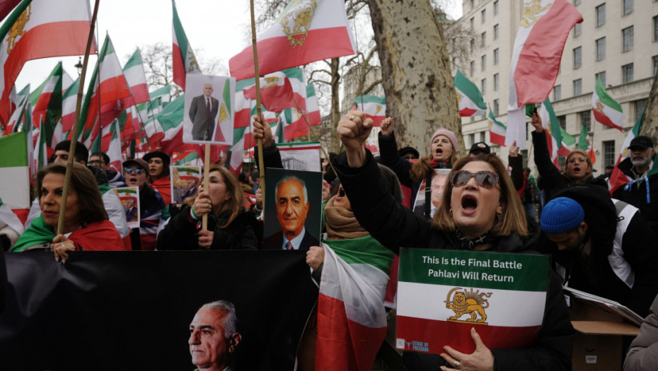 Demonstranti marširaju kroz London u znak protesta protiv iranskog režima