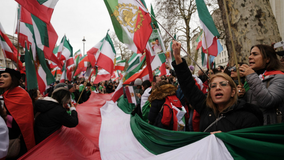 Da li je parola "globalizujte intifadu" rasistička? Britanski Zeleni protiv zabrane pro-palestinskog protesta u Londonu