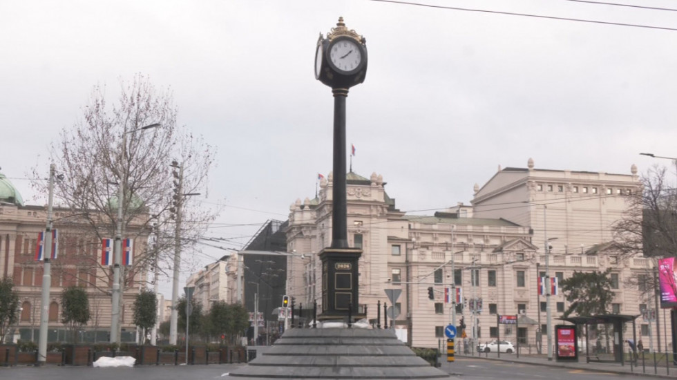 Novi simbol Beograda: Postavljen sat na kružnom toku na Trgu republike (VIDEO)
