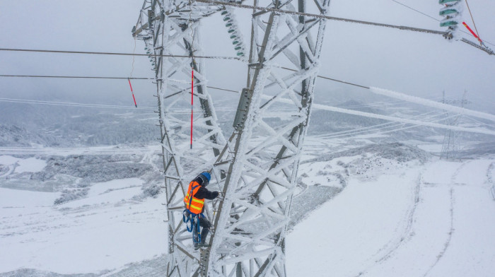 Na severoistoku Slovenije oko 3.000 potrošača već treći dan bez struje