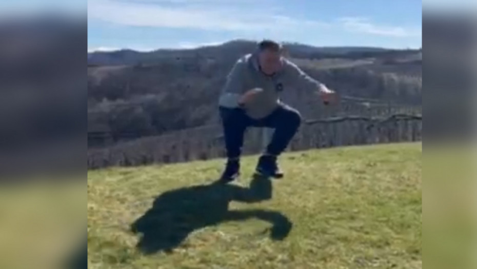 "Nikad u boljoj formi": Dodik objavio snimak kako radi čučnjeve
