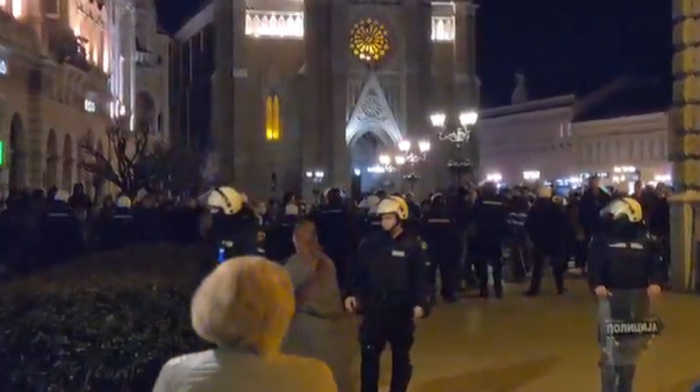 Centar Novog Sada pod nadzorom policije zbog najavljenog skupa i protesta studenata u blokadi (VIDEO)