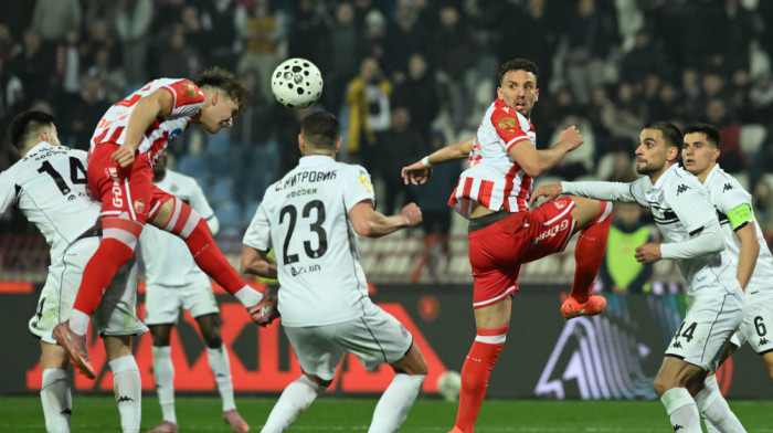 Večiti derbi - istorijska razlika: Zvezda pobedila 3:0 - navijači Partizana zapalili deo južne tribine