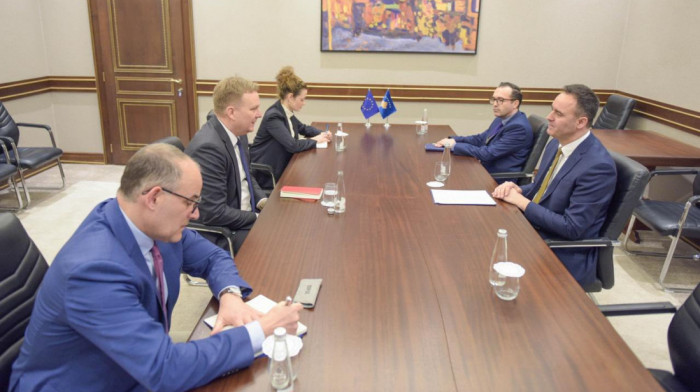 Sorensen u nenajavljenoj poseti Prištini, sastao se sa Konjufcom