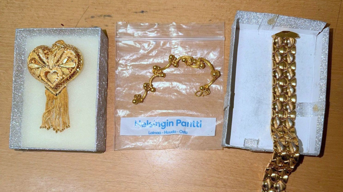 Zlato, nakit, kovanice, Jozefov dukat: Na Vatinu i Horgošu sprečeno krijumčarenje blaga vrednog skoro 40.000 evra (FOTO)