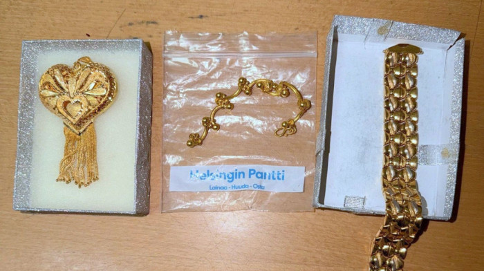 Zlato, nakit, kovanice, Jozefov dukat: Na Vatinu i Horgošu sprečeno krijumčarenje blaga vrednog skoro 40.000 evra (FOTO)