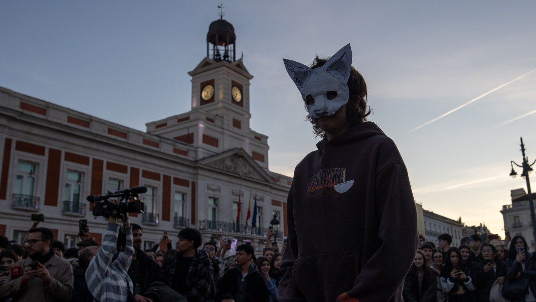 Identifikuju se sa životinjama, nose maske i hodaju na sve četiri: Sve više tinejdžera pripada supkulturi "terijanaca"