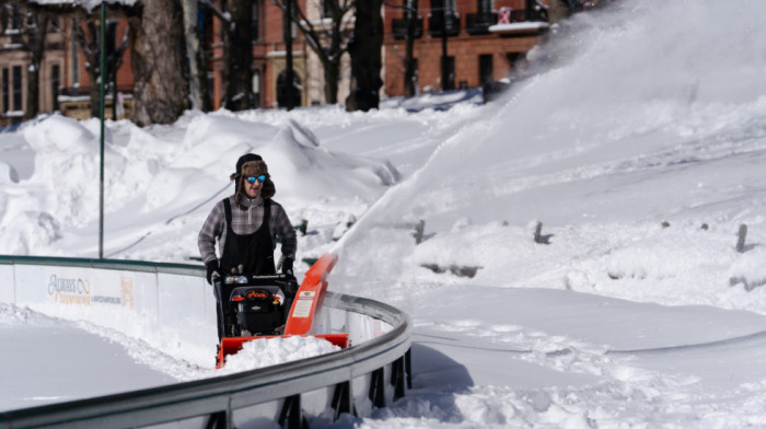 Oluja paralisala deo Amerike: Vanredno stanje - ne rade škole, hiljade letova otkazano, stotine hiljada bez struje