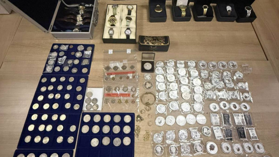 Nakit, rubin, kovanice i narkotici: Uhapšen muškarac na Preševu, u kolima mu našli "zabranjenu" robu vrednu 30.000 evra