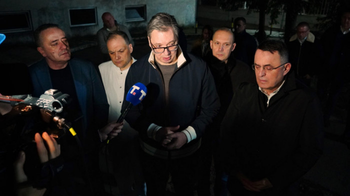 Vučić obišao Dačića na Klinici za pulomologiju: Situacija teška, na respiratoru je