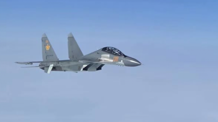 Vučićev avion u vazdušnom prostoru Kazahstana sačekali "suhoji 3" u znak dobrodošlice