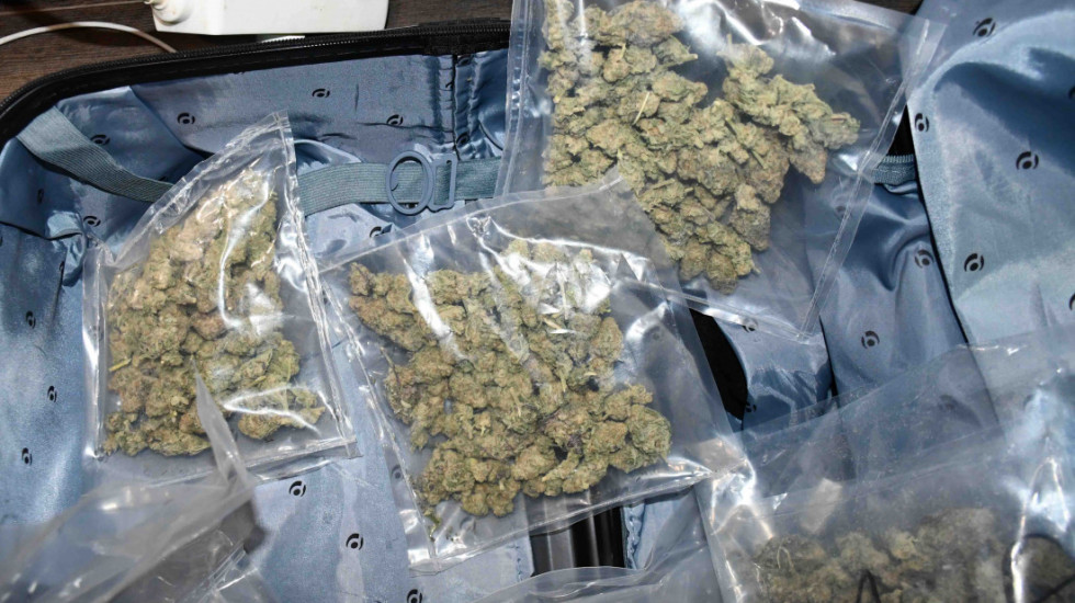 Uhapšen osumnjičeni diler u Nišu: Policija mu našla dva i po kilograma droge