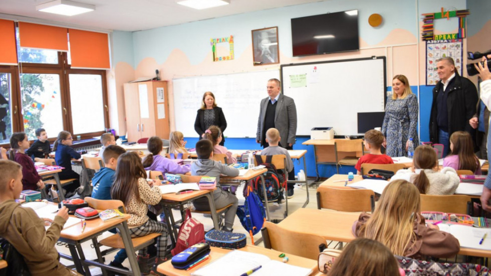 Stanković posetio OŠ Sveti Sava u Bajinoj Bašti, koja je uvela celodnevnu nastavu