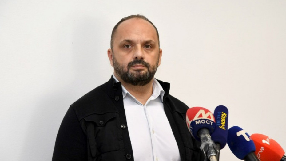 Gradonačelnik Severne Mitrovice: Peci zloupotrebljava decu u političke svrhe posetom studenata spomen-ploči