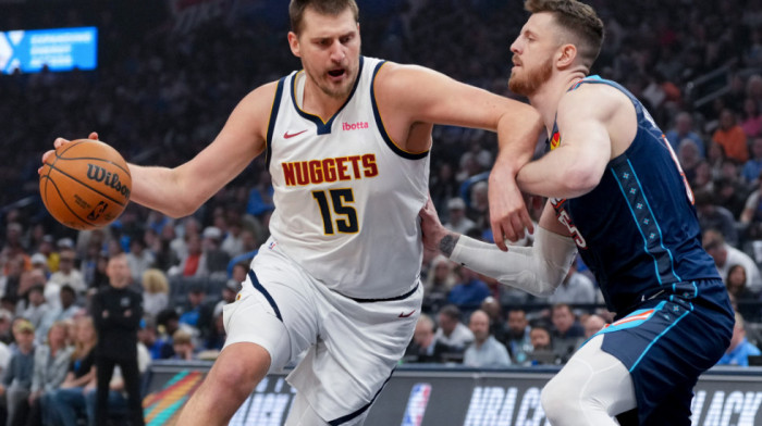 Jokić nesportski fauliran pa besno krenuo na provokatora: Sprečen fizički obračun