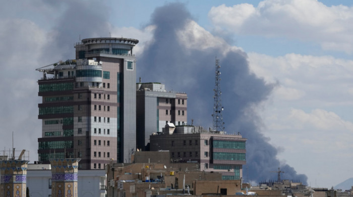 Vučić: Naše osoblje iz ambasade u Iranu je na putu ka Bakuu