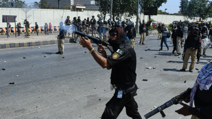 Najmanje devet poginulih na proiranskom protestu ispred američkog konzulata u Karačiju