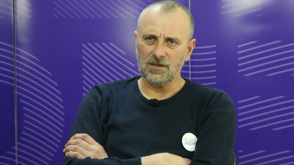 Uhapšen Zlatko Kokanović, osumnjičen da je traktorom udario policajce na protestu u Loznici