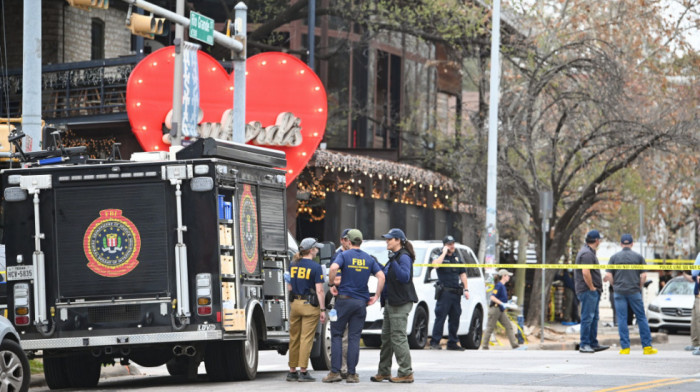 Krvava noć u Teksasu: Dve osobe ubijene, 14 ranjenih u baru u Ostinu, sumnja se na terorizam