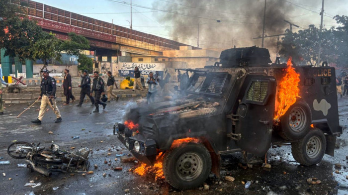 Pucnjava kod konzulata u Karačiju: Najmanje 23 mrtvih u protestima u Pakistanu