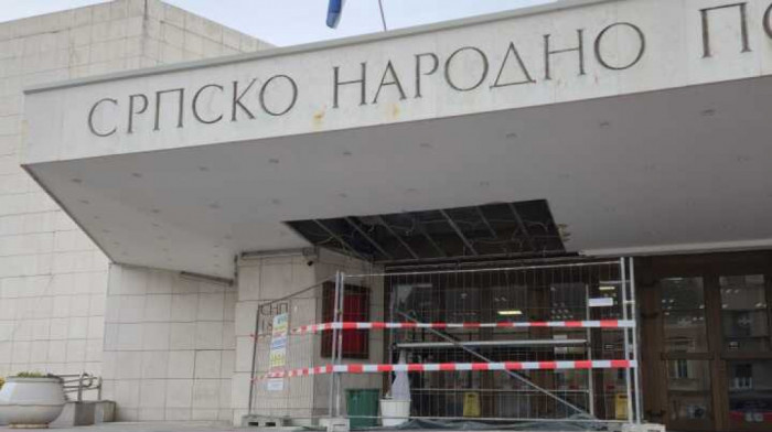 Nije bilo urušavanja nadstrešnice iznad ulaza SNP-a: Izvode se radovi na popravci sistema drenaže