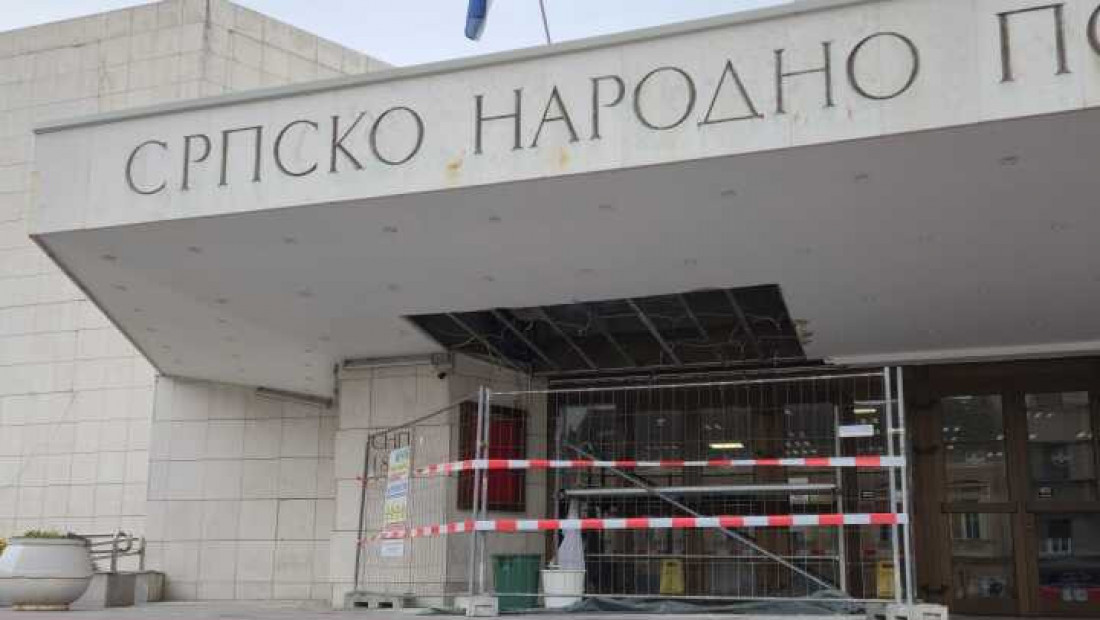 Nije bilo urušavanja nadstrešnice iznad ulaza SNP-a: Izvode se radovi na popravci sistema drenaže