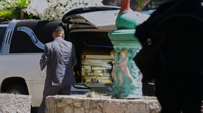 El Menčo, vođa moćnog meksičkog kartela, sahranjen u zlatnom kovčegu u prisustvu velikog broja vojnika