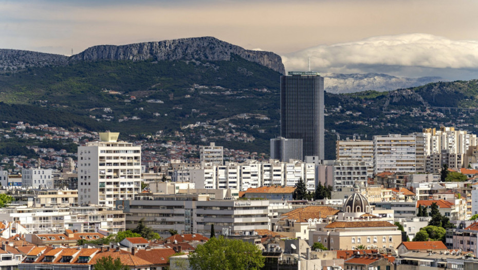 Mladić s padobranom skočio sa vrha najviše zgrade u Hrvatskoj, a onda pobegao