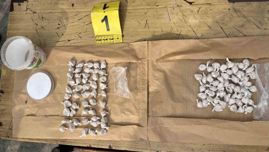 Uhapšena dvojica osumnjičenih dilera droge u Zemunu: Policija im pronašla spakovan heroin