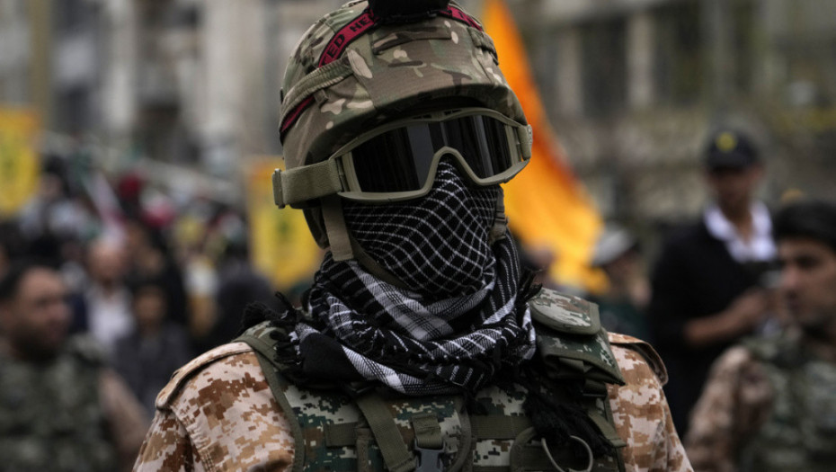 Iran pred "obrnutom revolucijom": Zašto SAD i Izrael ne napadaju regularnu iransku vojsku?