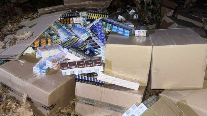 Uhapšen muškarac kod koga je pronađeno milion tableta i 5.000 boksova cigareta