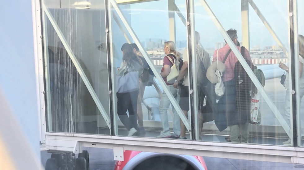 Bezbedno evakuisani srpski državljani iz UAE: Avion "Air Serbia" sleteo sa 262 putnika (FOTO)