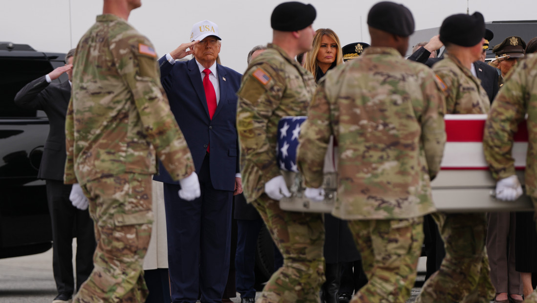 U vazduhoplovnu bazu Dover stigla tela šest poginulih američkih vojnika, dočekali ih Tramp i članovi porodica