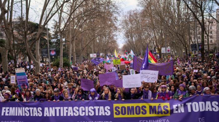"Zajedno protiv nejednakosti": Hiljade žena širom Španije na 8. mart zahtevale ravnopravnost i protestovale protiv rata
