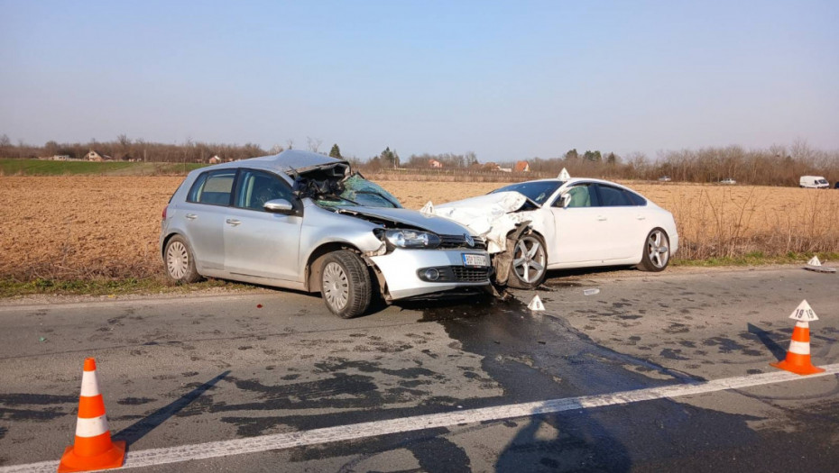 Prve fotografije sa mesta nesreće: Majka i ćerka stradale u sudaru kod Šapca (FOTO)