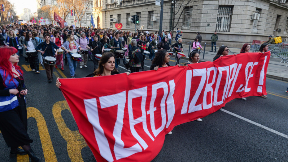Protestne šetnje povodom 8. marta u Beogradu i Novom Sadu: Okupljeno traže ravnopravnost i prava žena