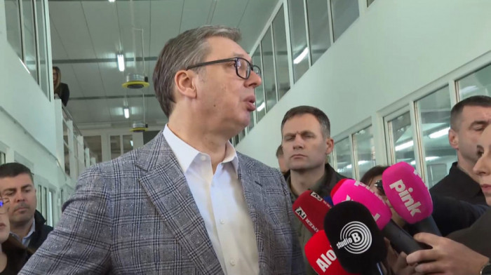 Vučić u Crvenki obilazi kompaniju "Sigma"