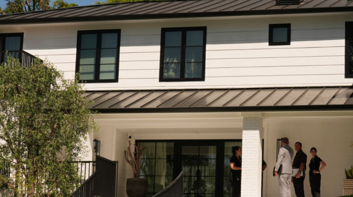 Policija uhapsila ženu koja je pucala ka kući Rijane u Beverli Hilsu, osumnjičenoj određena kaucija 10 miliona