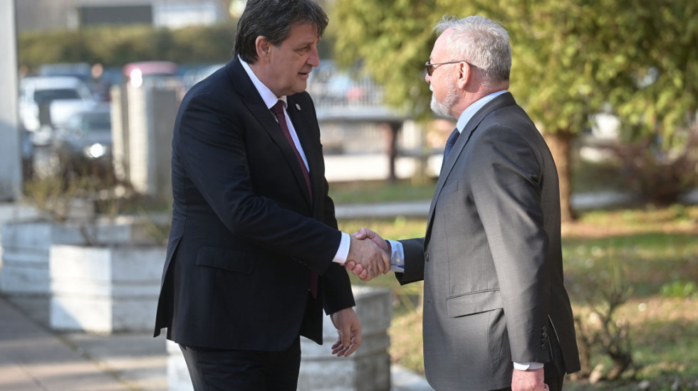 Ministar Gašić u preduzeću "Milan Blagojević-Namenska"