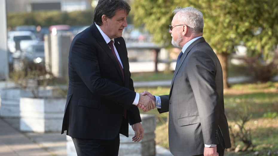 Ministar Gašić u preduzeću "Milan Blagojević-Namenska"