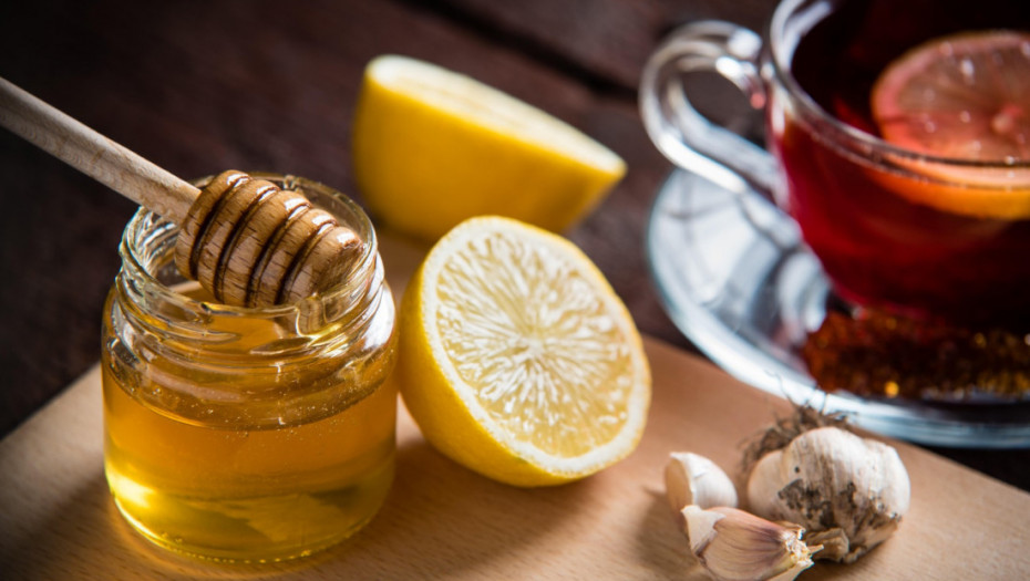 Beli luk i Med Recept - Evo za šta je sve dobar