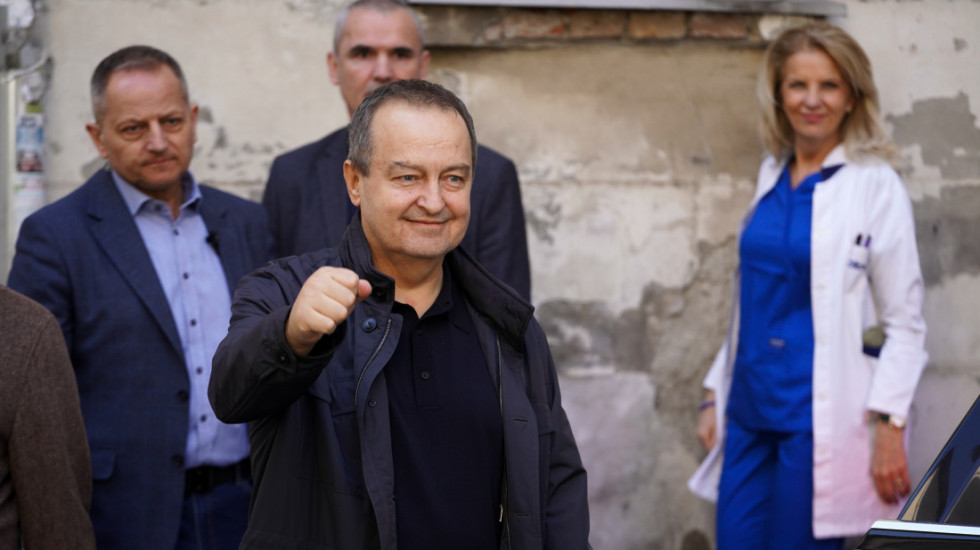 Prve reči Ivice Dačića po napuštanju bolnice: Čuvajte svoje zdravlje, živela Srbija (VIDEO)