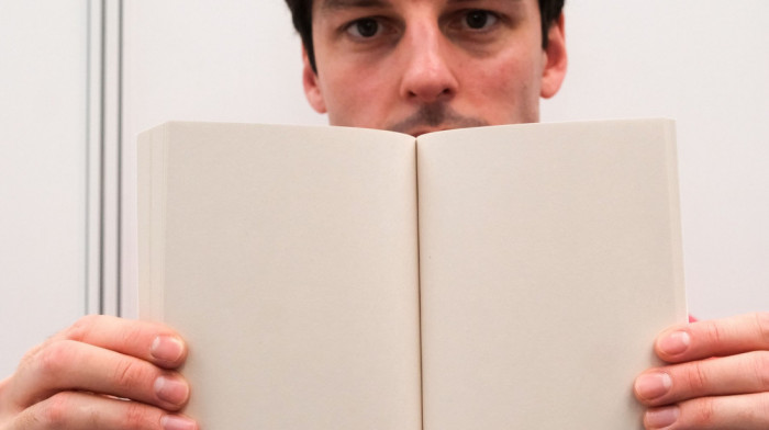 Hiljade pisaca objavilo "praznu" knjigu u znak protesta protiv kompanija koje se bave veštačkom inteligencijom