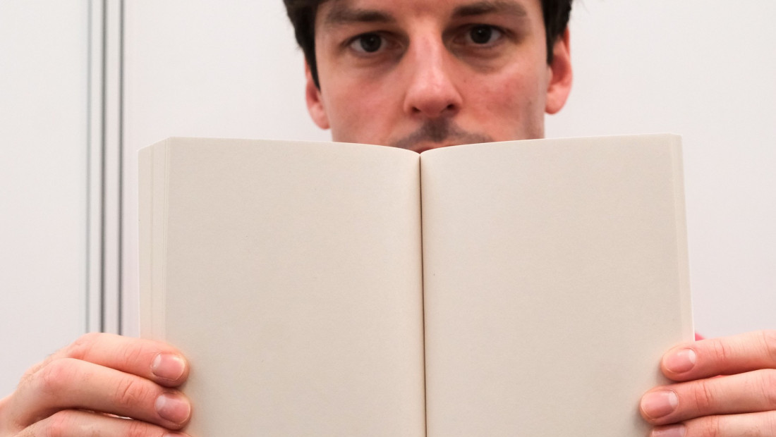 Hiljade pisaca objavilo "praznu" knjigu u znak protesta protiv kompanija koje se bave veštačkom inteligencijom