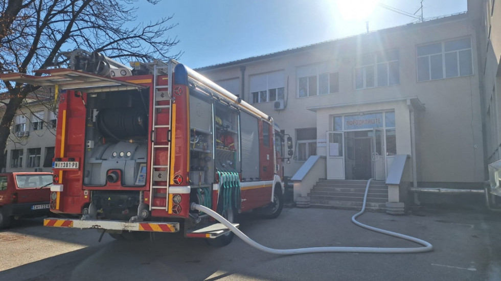 Požar u bolnici u Čačku: Evakuisane bebe sa odeljenja neonatologije, vatra buknula iz bojlera