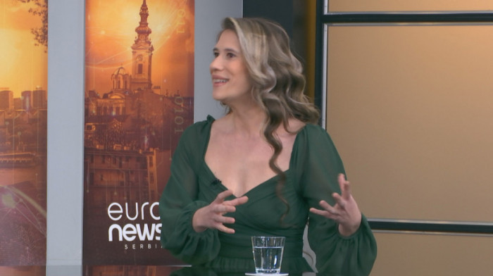 Od klasike do popa: Harfistkinja Sofija Sibinović objavila singl "Zagrljaj"