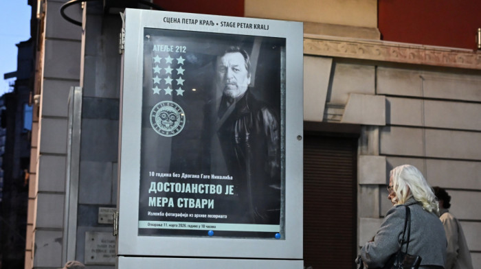 Otvorena izložba fotografija posvećena glumcu Draganu Nikoliću: "Spomenik jednom vremenu i duhu koji je neprevaziđen"