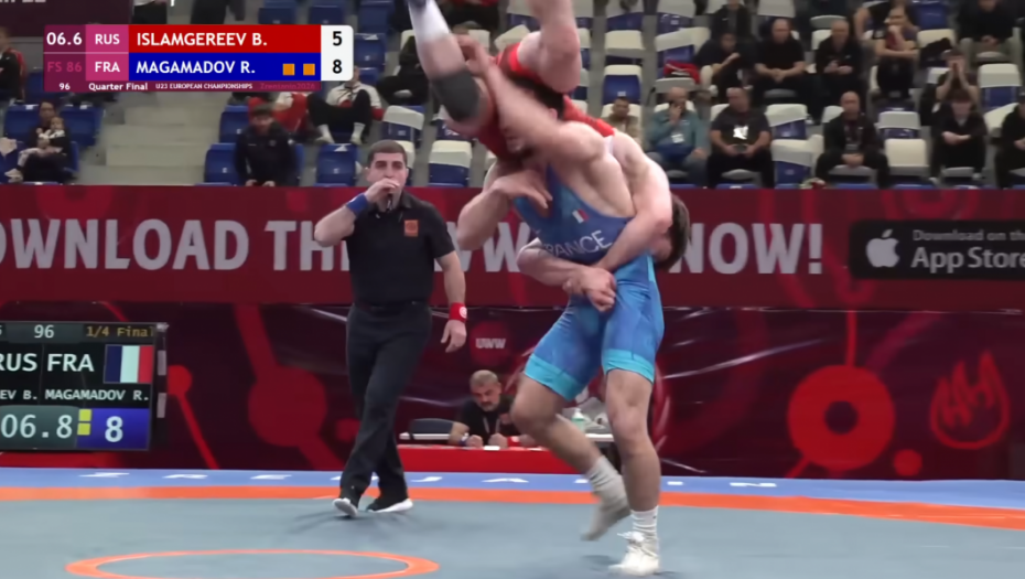 "Leteća veverica" u Zrenjaninu: Neverovatan manevar ruskog rvača postao viralan (VIDEO)