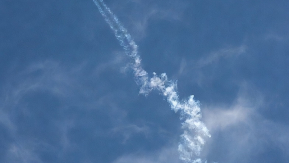 Kiprani zabrinuti zbog tragova raketa na nebu: Stručnjak objasnio o čemu se tačno radi